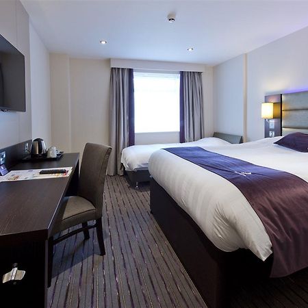Premier Inn Newbury Town Centre Extérieur photo